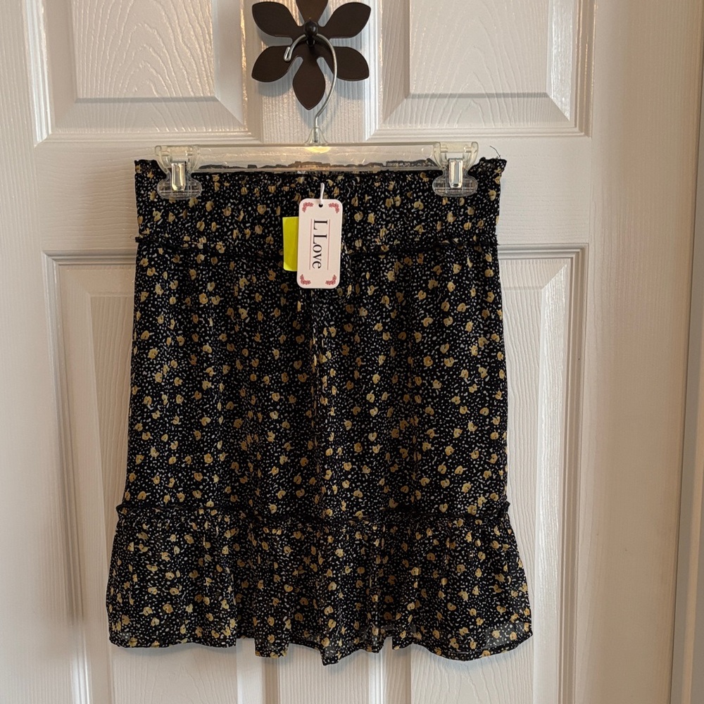 LLove Black and Gold Patterned Mini Skirt Ruffled Waist and Hem Line Flouncy Med